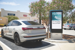 Electronic car fueling up