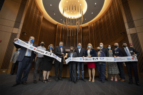 Chicago Mayor Lori Lightfoot with NAR leadership, unveiling the association's newly renovated headquarters